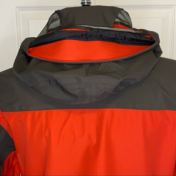 Mountain Hard Wear GORE-TEX PACLITE® Jacket Med - Picture 7 of 10